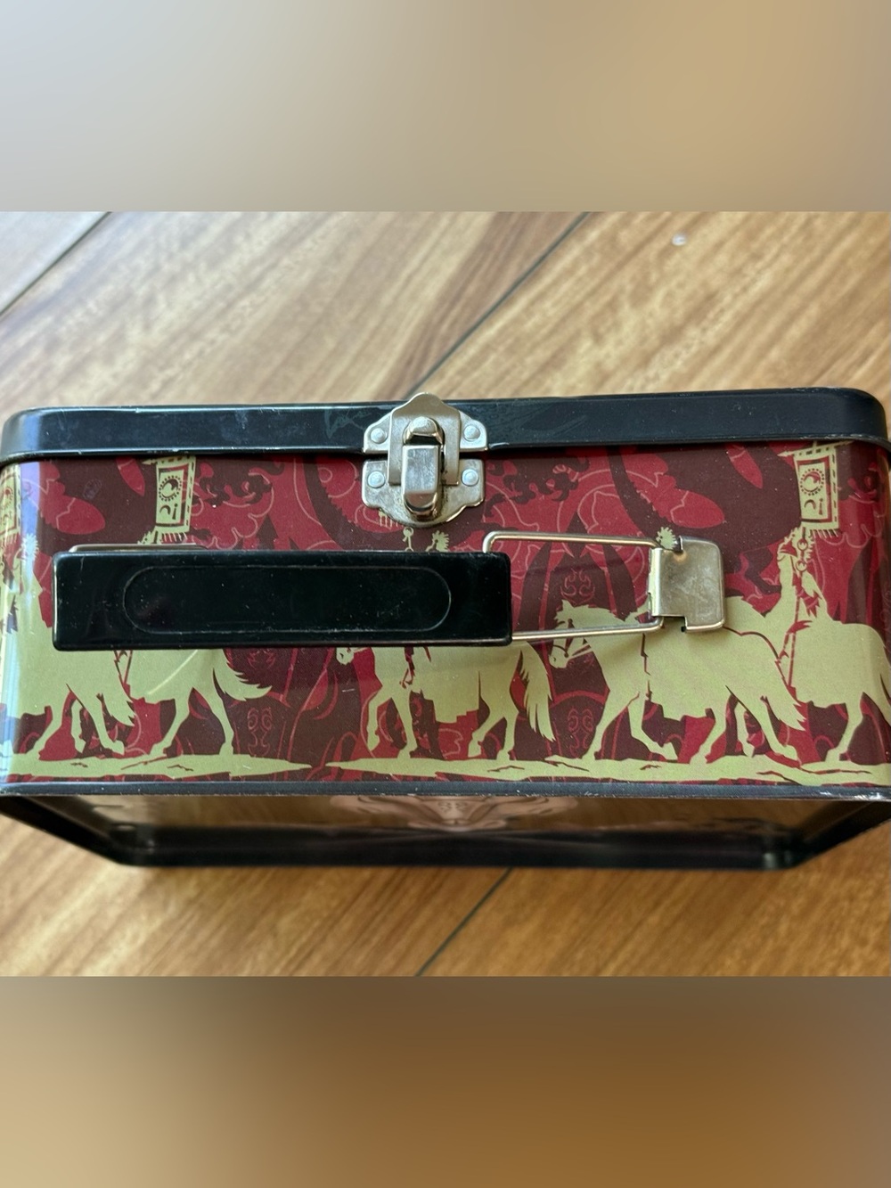 Rix Products LLC Eragon Collectible Metal Lunchbox Tin 2006 Item No. 4920 - Picture 3 of 15